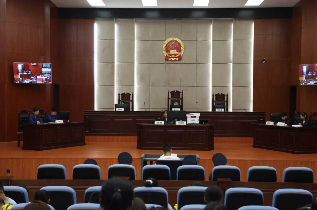 张家界市武陵源区：模拟法庭点亮少年法治梦