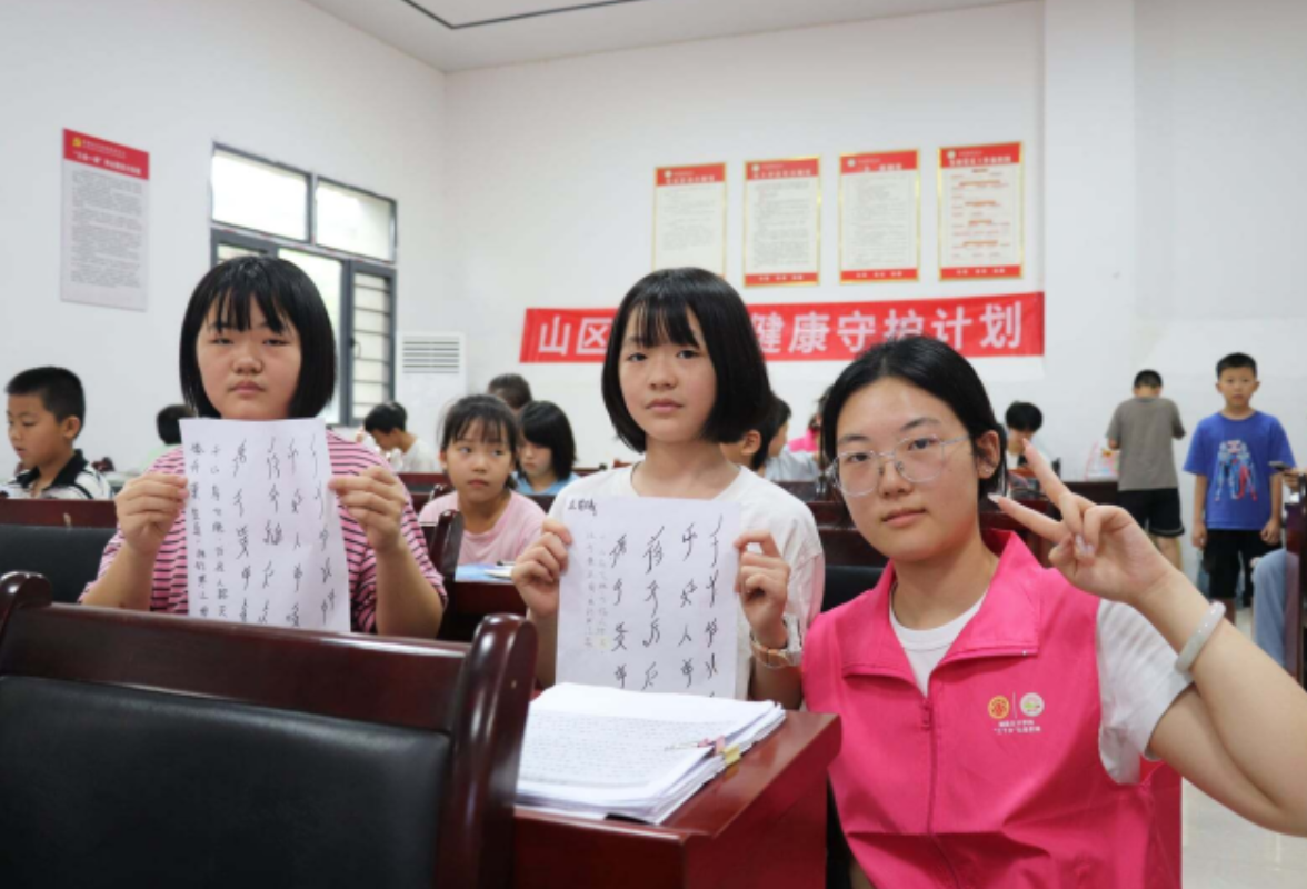 湖南女子学院支教团传女书：这堂性健康教育课“文武双全”