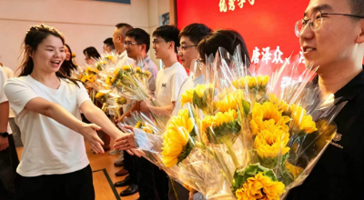 长沙市金律高级中学：用一场专属“致谢仪式”，颁发独一无二的“最佳陪伴奖”
