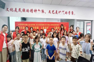 湖南女子学院实践队：诗教夏令营 美育进课堂