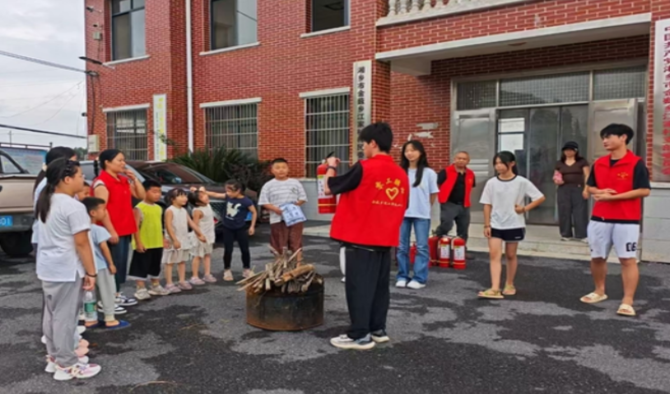 湖南城市学院：情暖童心助成长 青春下乡筑梦行