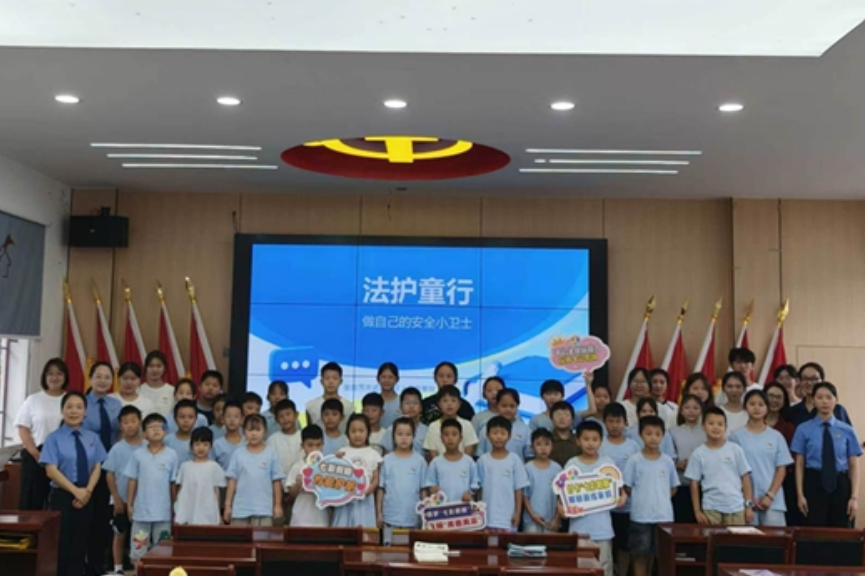 张家界市武陵源区：“七彩假期”公益托管班开展法治安全教育宣讲