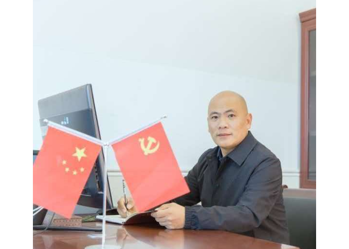 书记校长说 | 邵东市城区二小校长刘伟：心有所向 脚下有路