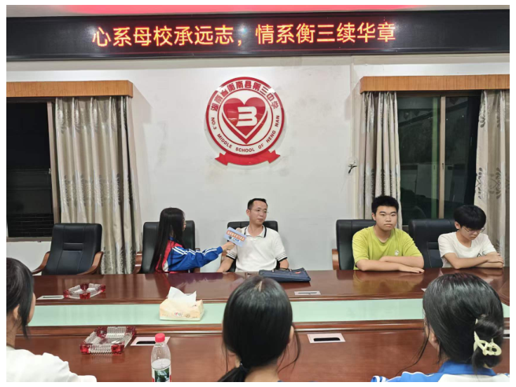 【衡南县站】不惧起点平凡，坚持终抵远方——衡南三中小记者专访优秀校友杨庭峰博士
