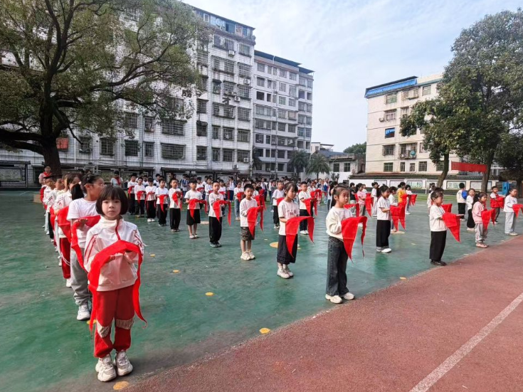 【耒阳站】前进小学：瞧！光荣的红领巾飘起来了