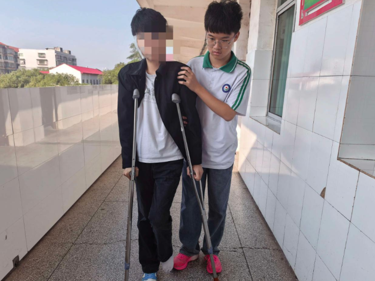 【衡阳县站】蒸阳学校：我做你的“拐杖”，你是我的榜样