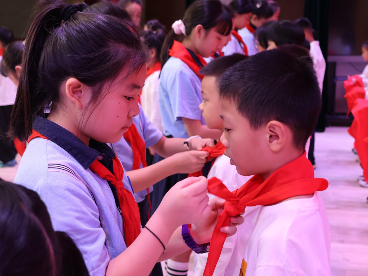 【鼎城区站】红领巾心向党，争做新时代好队员，永安小学举行二年级新队员入队仪式