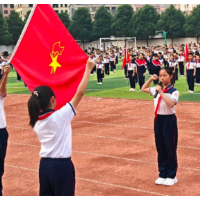 【资阳站】队旗飘扬，誓言铿锵，马良学校举办新少先队员入队仪式暨表彰活动