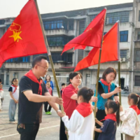 【衡阳县站】渣江镇中心小学：队旗飘扬映初心，誓言铿锵担使命