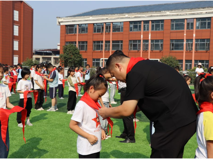 【耒阳站】红领巾映初心！紫峰小学举行新队员入队仪式