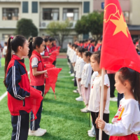 【石鼓区站】高举队旗跟党走，五一路小学举行少先队建队日主题活动暨新队员入队仪式