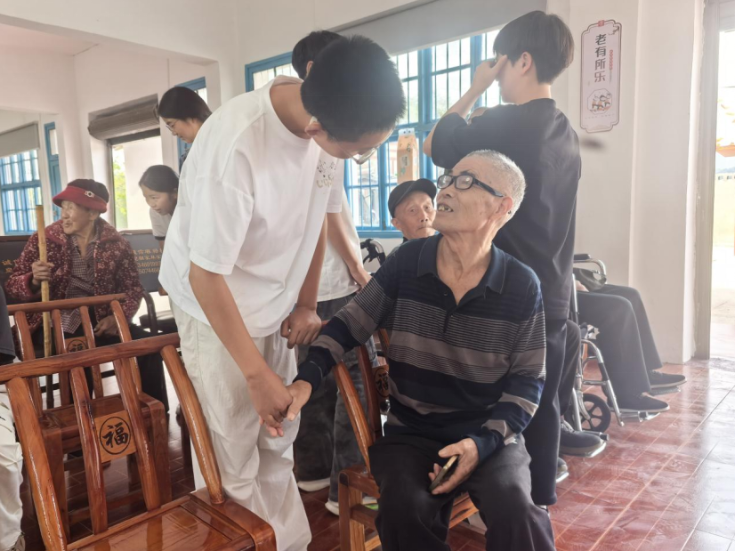 【慈利站】江垭镇中学：重阳敬老传美德，实践育人润心田