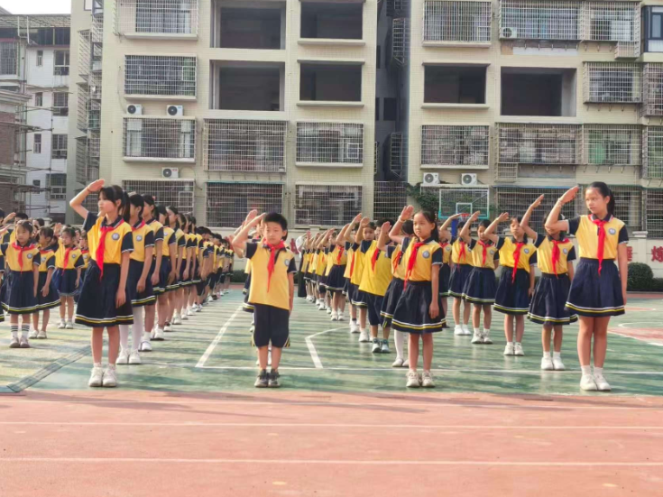 【祁东站】红领巾熠熠生辉，新队员光荣入队，玉合石门小学举行新队员入队仪式