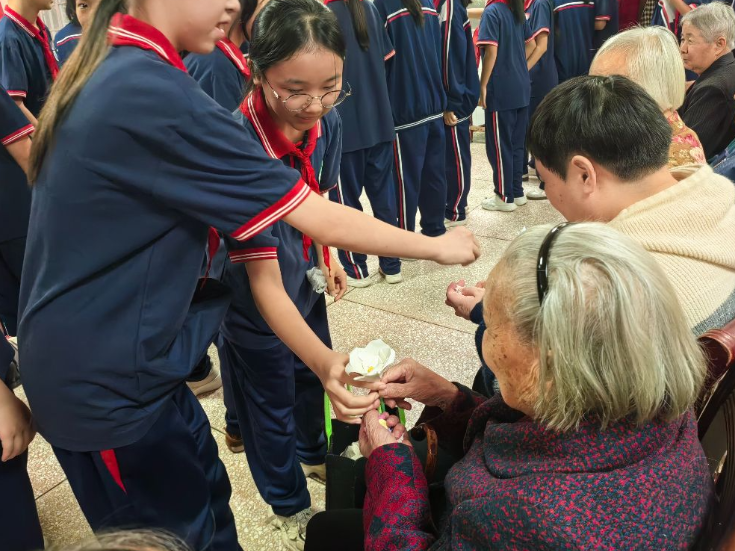 【鼎城站】重阳赴约！江南中学敬老爱老活动走进颐养院