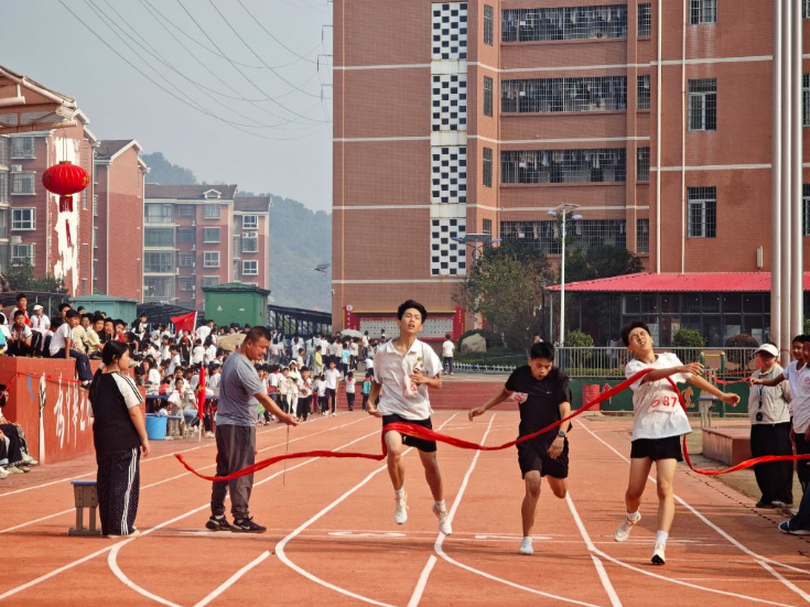 【耒阳站】欧阳海学校：科创赋能赛场 少年勇毅争先