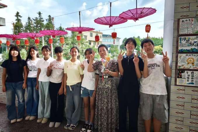【衡阳县站】手绘贺卡、心语广播、志愿服务，石口中学教师节“花样”谢师恩