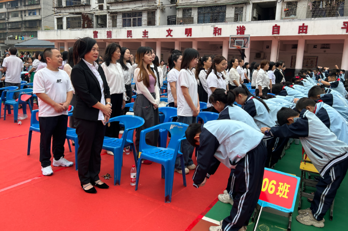 【衡阳县站】诗朗诵、拜师礼、齐祝福，春晖小学用满满仪式感致敬“引路人”