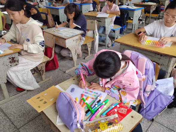 【鼎城区站】便利贴贴满感恩展板，谢家铺中学教师节活动暖意融融