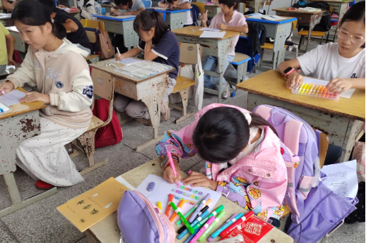 【鼎城区站】便利贴贴满感恩展板，谢家铺中学教师节活动暖意融融