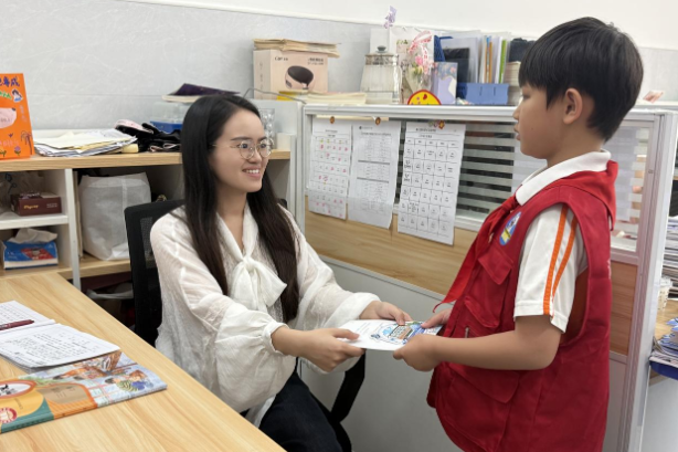 【望城区站】一张贺卡、一份回音，麓山国际望城实验学校教师节活动温暖校园