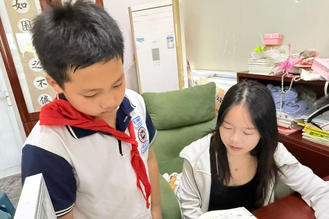 闪闪发光的老师｜【望城区站】屈方颖 ：一束微光照亮成长