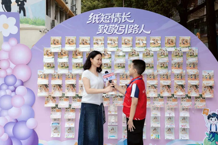 【石鼓区站】下横街小学：教师节，孩子们把祝福画进贺卡里