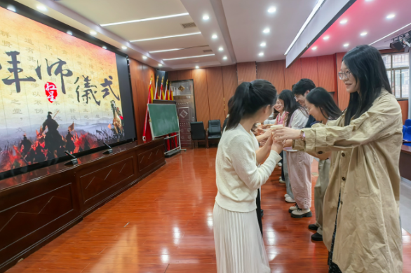 【耒阳站】城北完小：13对师徒结对，以“青蓝工程”搭建新老教师成长桥梁