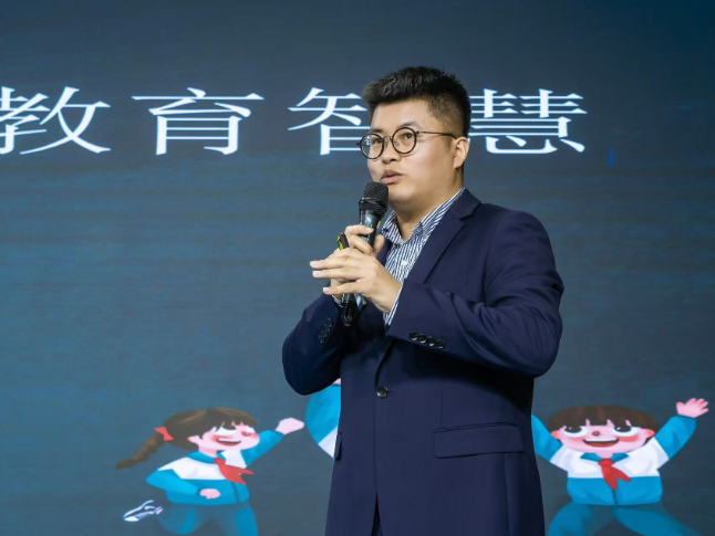 闪闪发光的老师｜ 【望城站】吴迪：用AI引领我们看见未来新世界