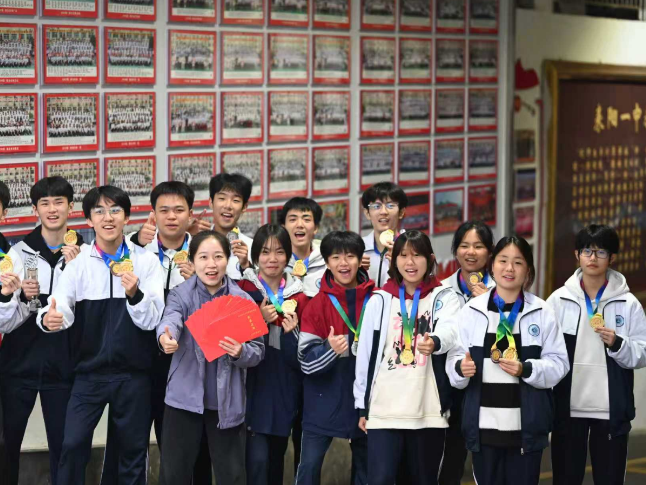闪闪发光的老师｜【耒阳站】耒阳市第一初级中学：从课堂到赛场，从陪伴到托举