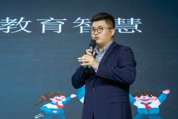 闪闪发光的老师｜ 【望城站】用AI引领我们看见未来新世界