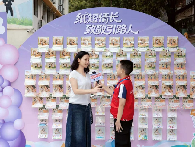 【石鼓区站】下横街小学：教师节，孩子们把祝福画进贺卡里