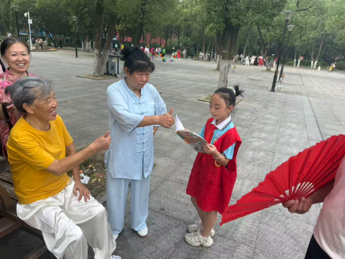 【耒阳站】普通话“小老师”上岗！实验小学金杯塘分校推普活动走进烈士陵园