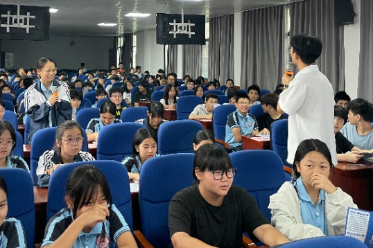 【祁东站】揭秘“糖果”“贴纸”伪装，洪桥街道中心学校开展禁毒主题宣讲活动