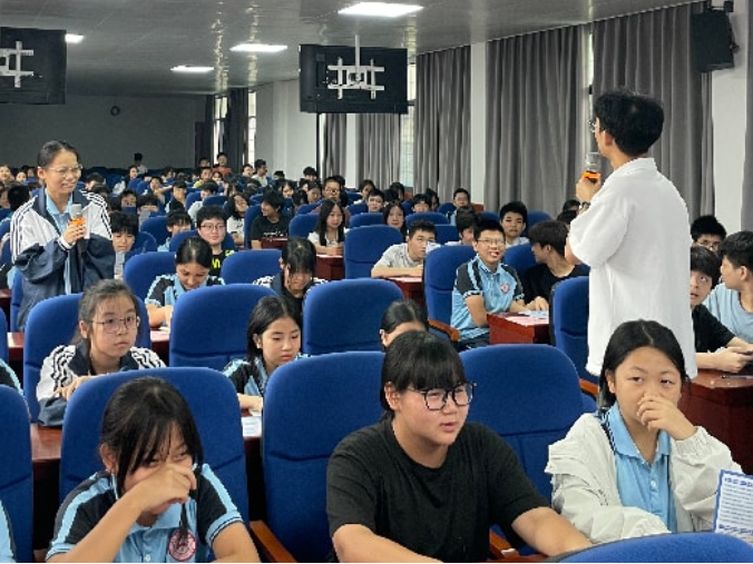 【祁东站】揭秘“糖果”“贴纸”伪装，洪桥街道中心学校开展禁毒主题宣讲活动