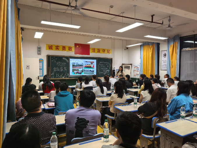 【资阳区站】从校级宣讲到班级交流，人民路小学为新生家长“精准赋能”