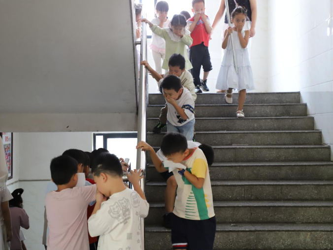 【衡阳县站】实验学校开展消防应急疏散演练活动