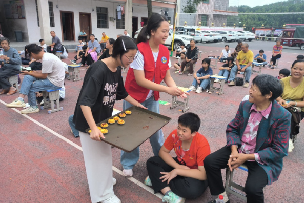 【衡阳县站】清潭中学：蛋挞飘香家校暖，金秋相聚话成长