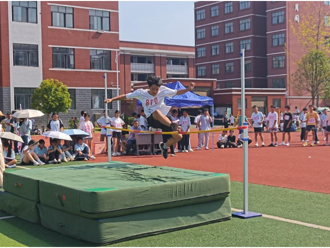 【洪江市站】两校学子同场竞技，洪江市第二实验中学、稻源小学举行第二届秋季田径运动会
