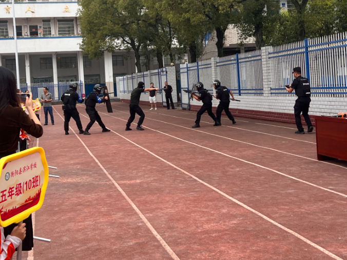 【衡阳县站】滨江学校：警校联动开展法治宣讲与实景演练，筑牢校园安全防线