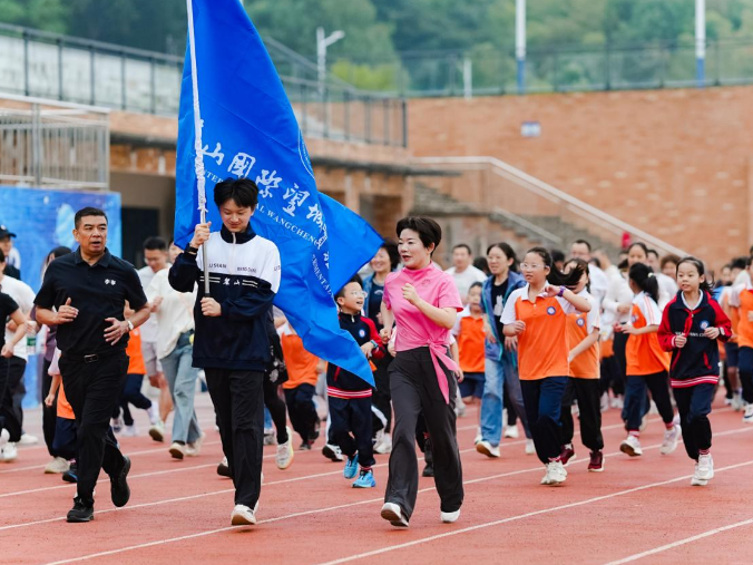 【望城区站】健康第一，亲子同行，麓山国际望城实验学校“开学第一跑”活力开跑