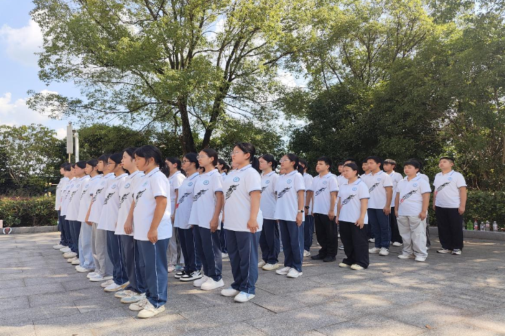 【衡阳县站】站军姿、练队列、磨意志，江山学校新生用汗水开启高中“第一课”