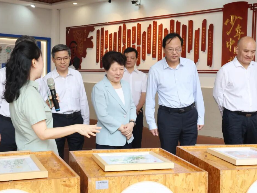 吴桂英：广泛凝聚促进学生身心健康合力