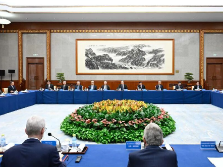 丁薛祥会见清华大学经济管理学院顾问委员会委员代表