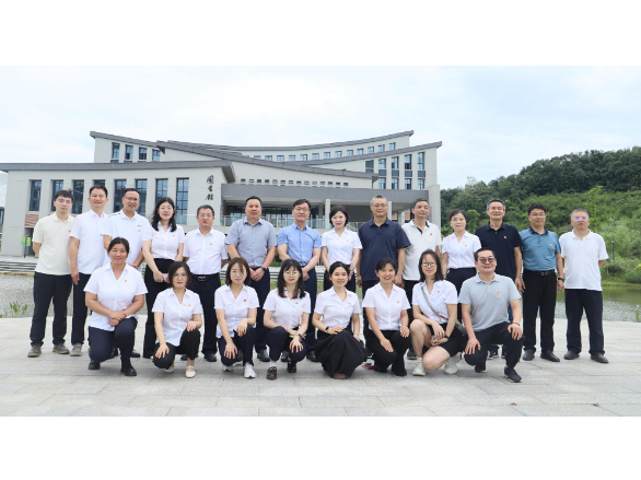湖南教育报刊集团第三党支部赴长沙幼儿师范高等专科学校开展“党建联校园”主题党日活动