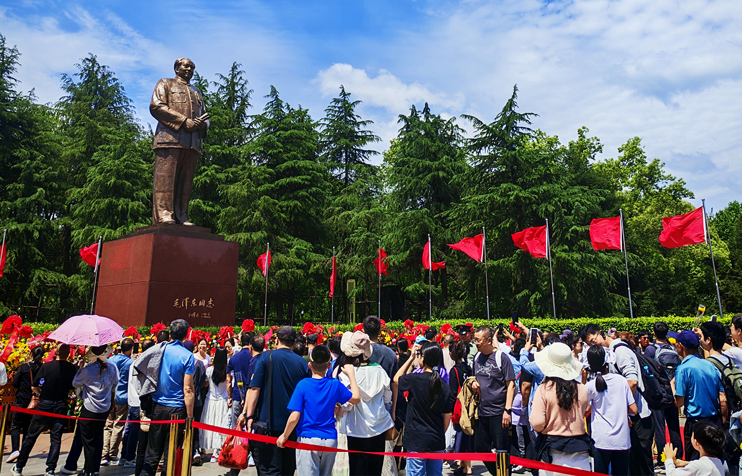 “五一”假期第三天 韶山核心景区迎客流高峰