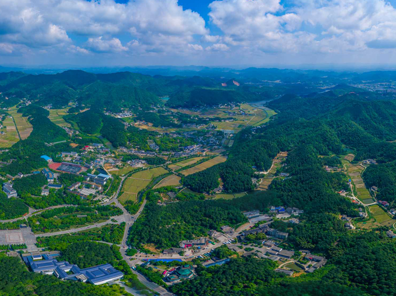 着力打造山水林田湖新典范——韶山革命纪念地最是红绿交融时