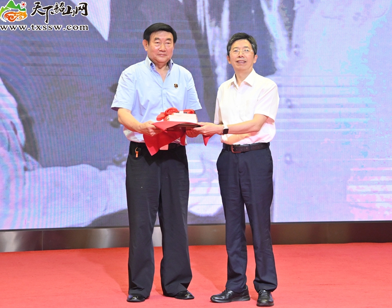 微信图片_20250621104035_副本.jpg