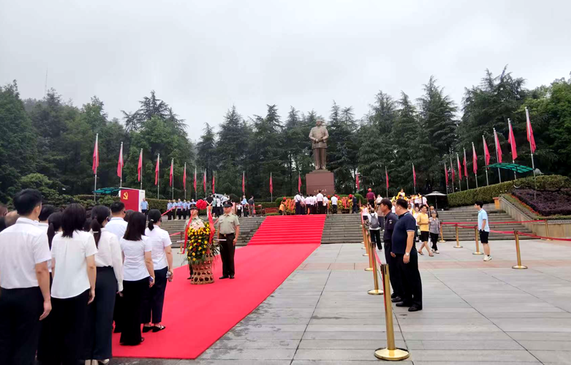 丹心守圣地  温情暖人心 ——记优秀共产党员毛白林
