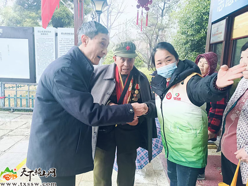 回答游客问题.jpg