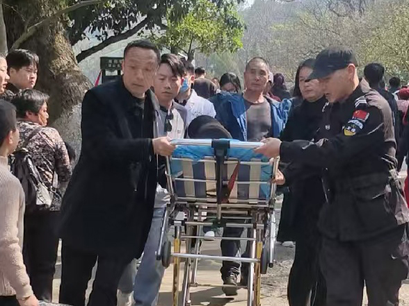 新春守岗 暖心护航